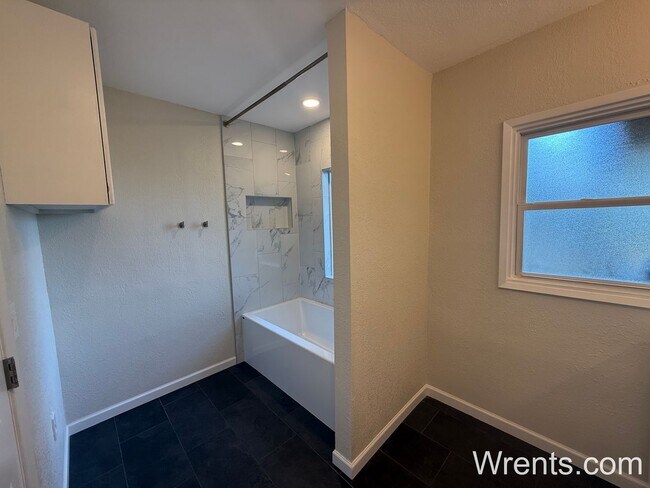 Building Photo - Cute 3 Bed/2 Bath Home Audubon area