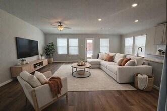 Building Photo - 2624 Grand Cyn St