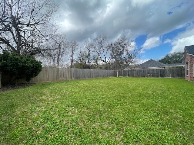 Building Photo - 8519 Babbling Brook Ct
