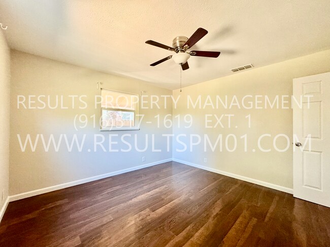 Foto del edificio - Charming 3-Bedroom Home on a Tree-Lined St...