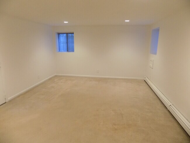 Living Room - 26 Commonwealth Ter