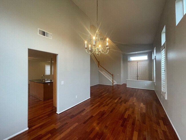 Foto del edificio - Welcome to this spacious two-story four-be...