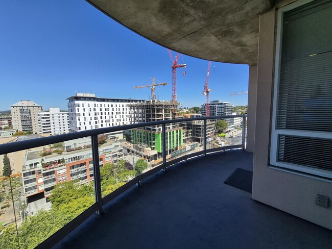 Building Photo - 1020 View St