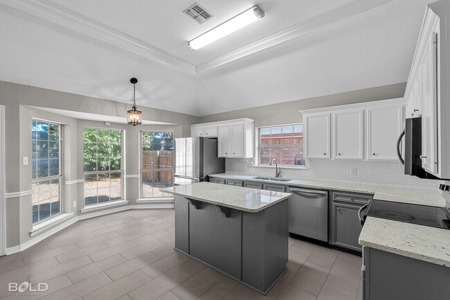 Foto del edificio - Check Out this 4 bed 2 bath