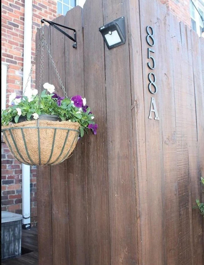 Foto del edificio - Cotswold Area Townhome – Renovated with Modern Upgrades