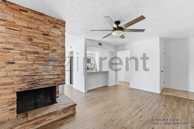 Foto del edificio - 1620 N Wilmot Rd