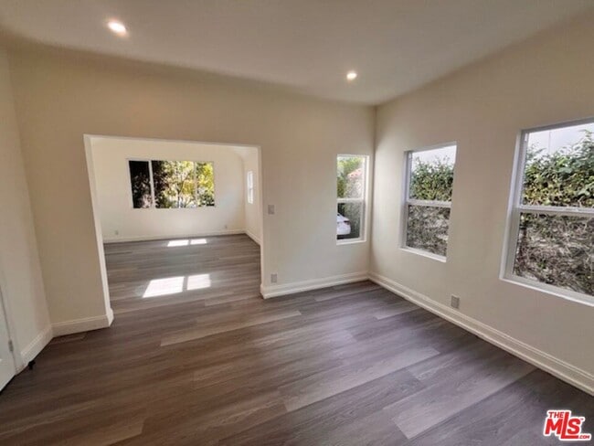 Building Photo - 841 N Kilkea Dr