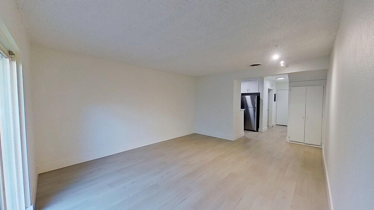 Foto del edificio - 437-443 W Valencia Dr