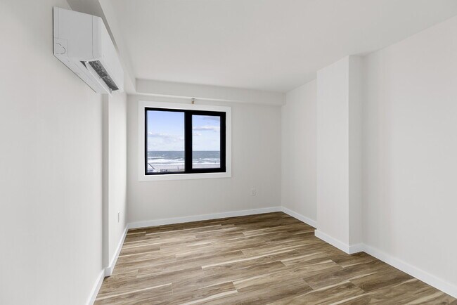 Foto del edificio - Boardwalk House A-04 | 1BR + Den with Balcony, 588 SF