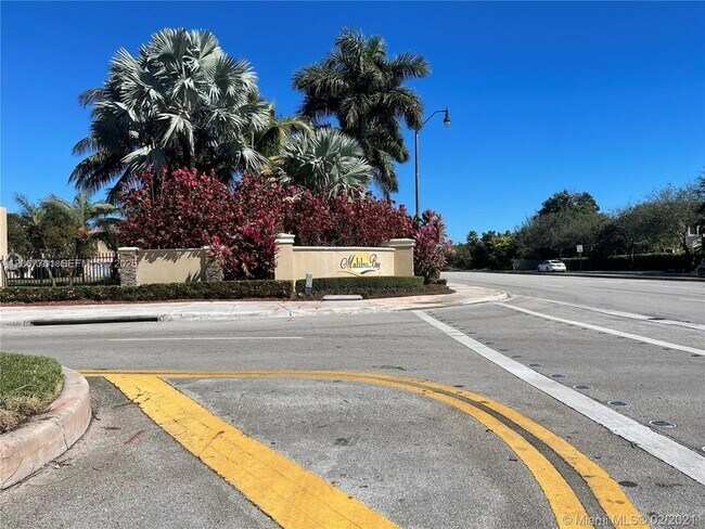 Building Photo - 1395 NE 33rd Ave
