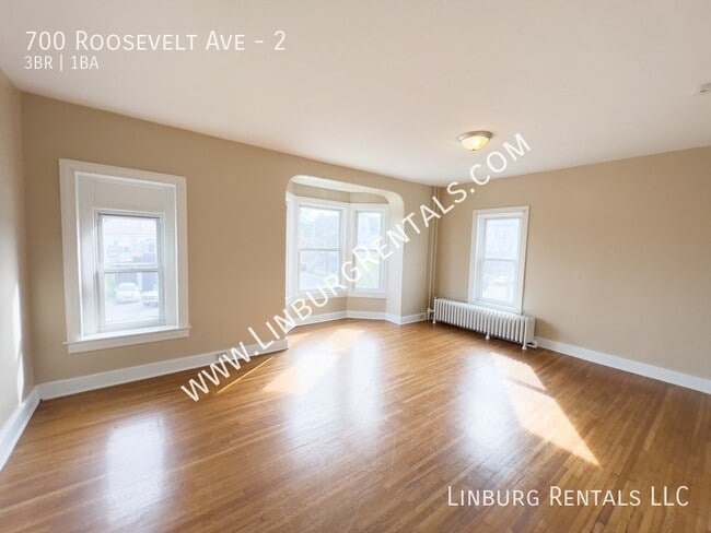 Building Photo - 700 Roosevelt Ave
