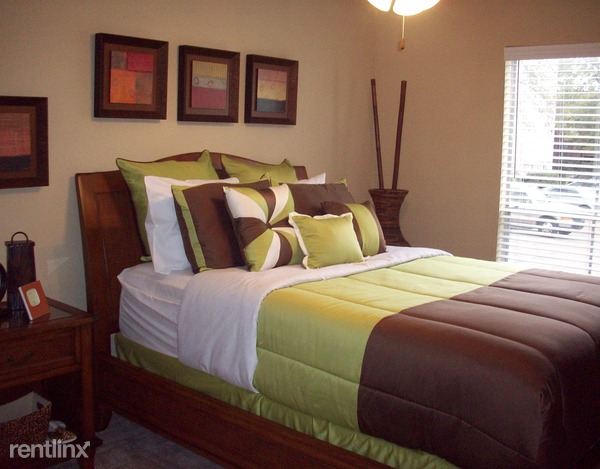 Foto principal - 503 Davis Rd