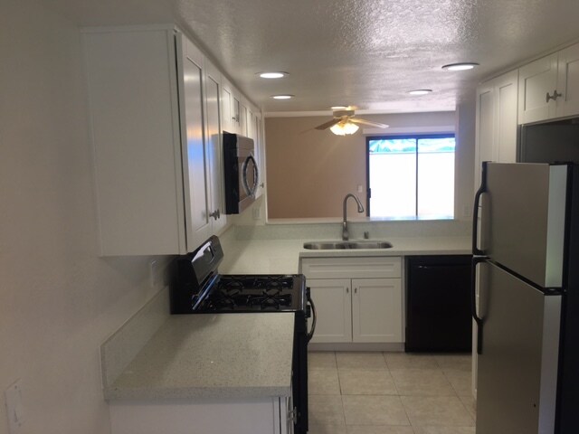 Building Photo - 9919 Paseo Montril