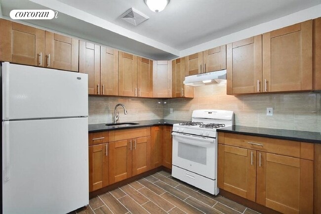 Building Photo - 91 Lott St