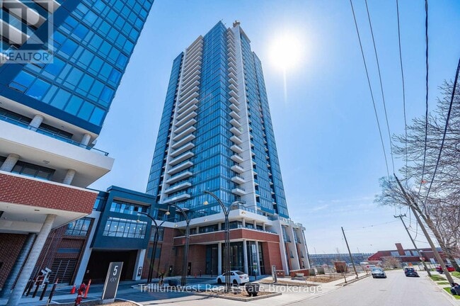 Photo du bâtiment - 15 Wellington St S