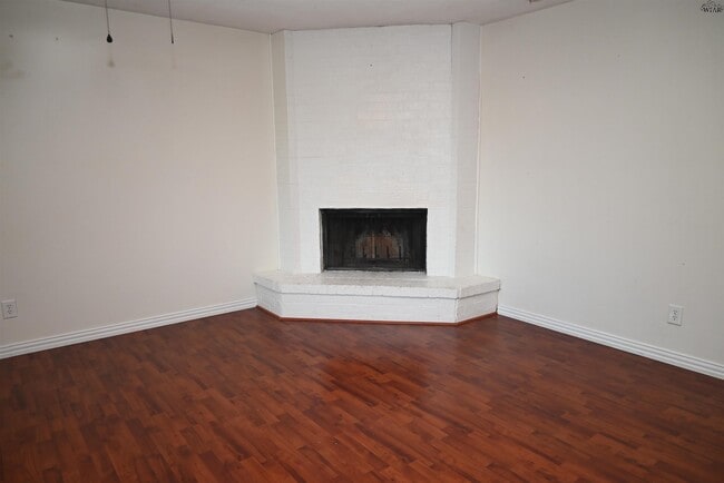 Building Photo - 1608 Adrian Ave