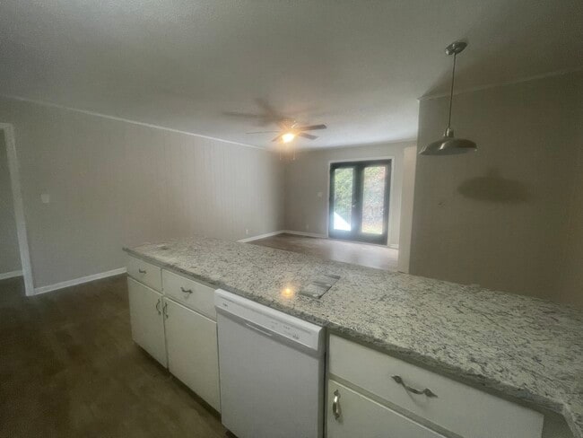 Building Photo - 984 Hampton Dr
