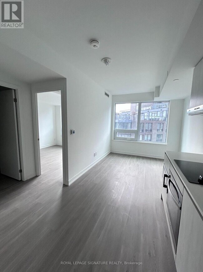 Building Photo - 8 Wellesley St W