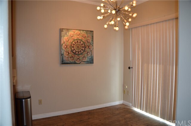 Foto del edificio - 15153 Burbank Blvd