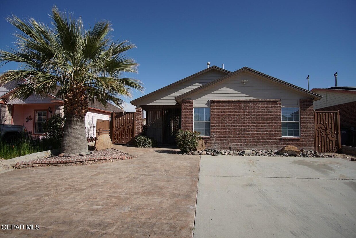Primary Photo - 12369 Tierra Alaska Ave