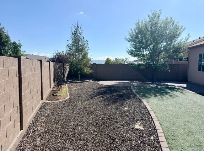 Foto del edificio - 6096 Laguna Ln