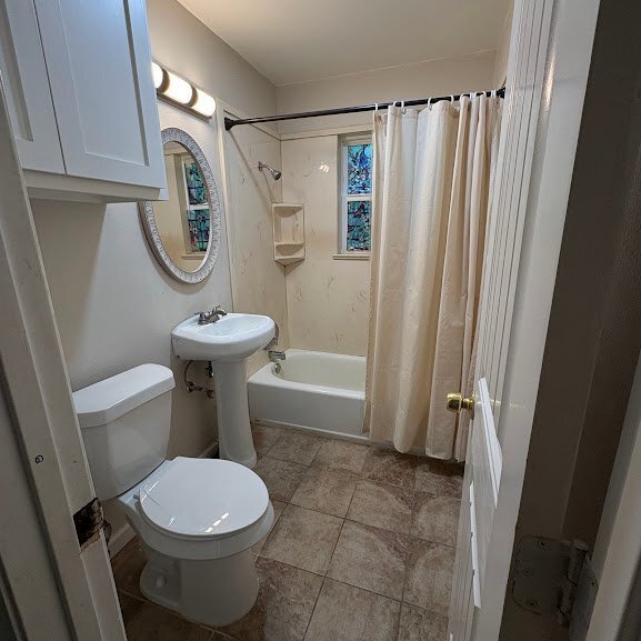 Foto del edificio - 1301 Stadium Dr