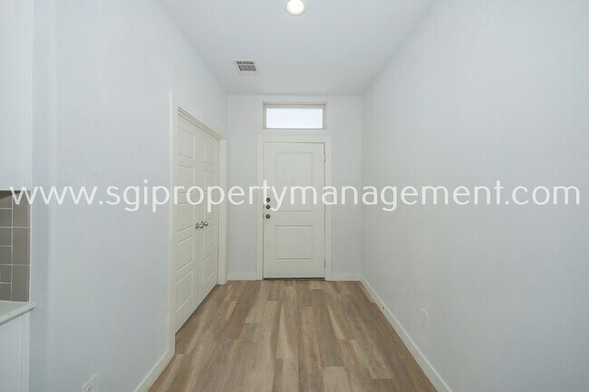Building Photo - 5812 Hickoryhill Rd