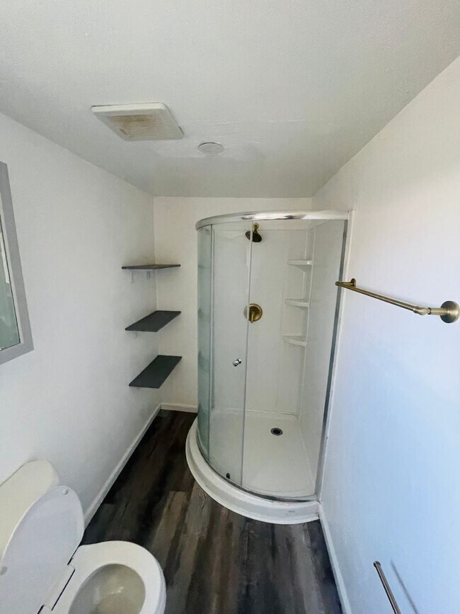 Foto del edificio - Cozy 2bdrm 1 bath house with yard and exte...