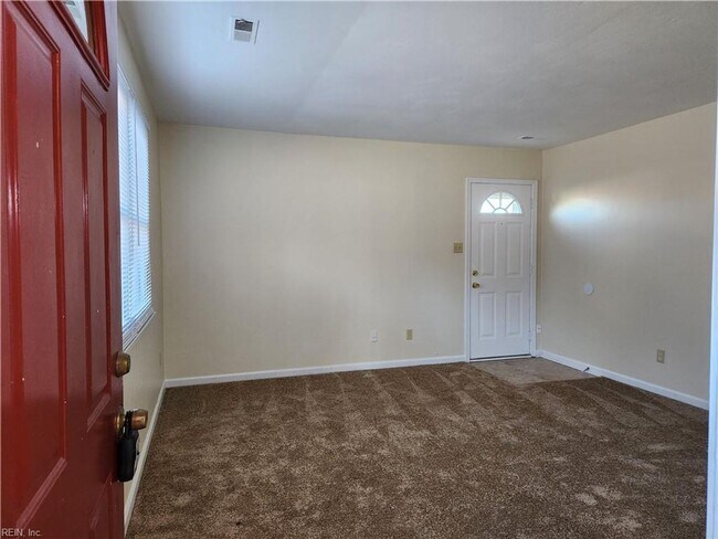 Foto del edificio - 6132 A Brookwood Drive, Suffolk - Availabl...