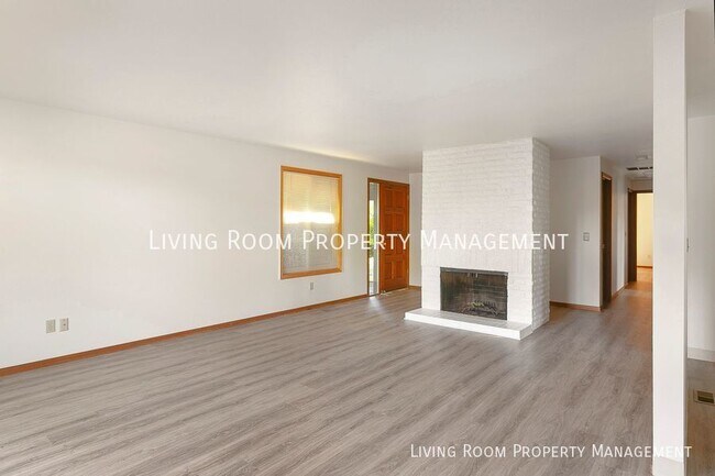 Building Photo - 3BR Charmer with Detached 2-Car Garage