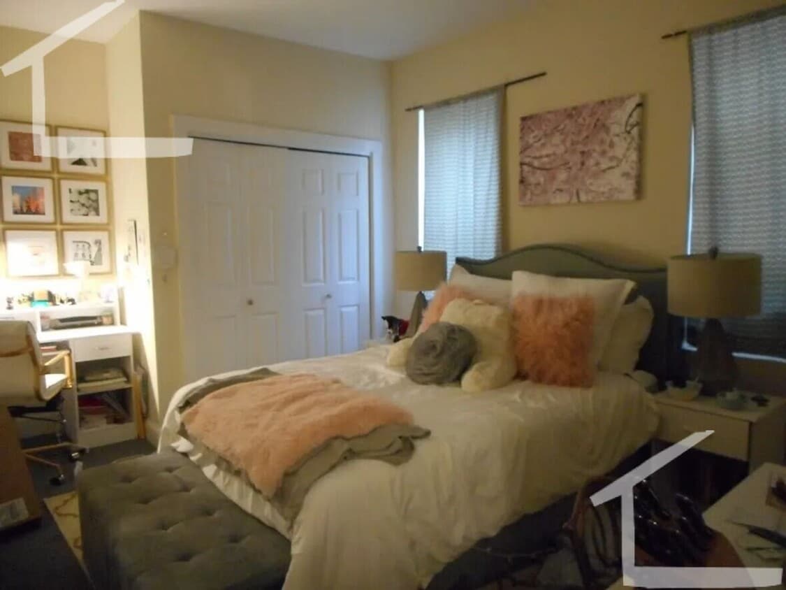 Building Photo - 842 Beacon St