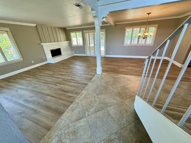 Building Photo - 2024 Rolling Hills Dr
