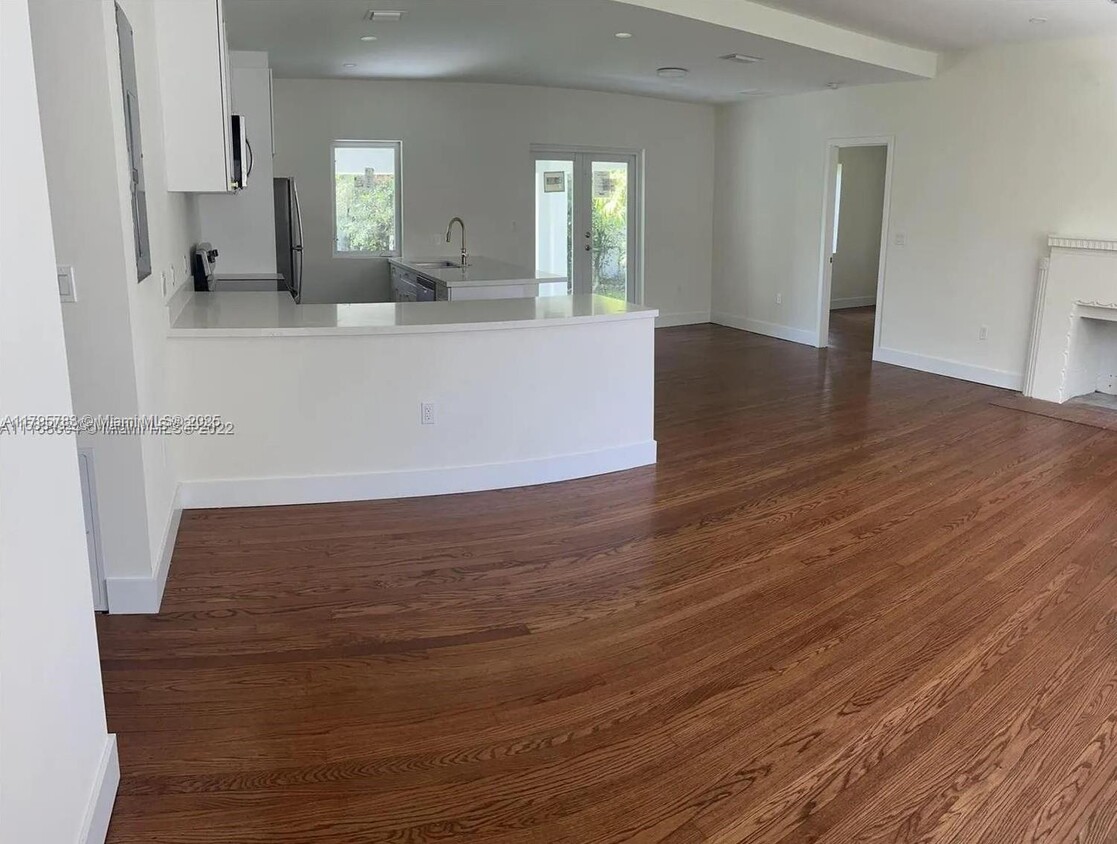 Foto principal - 2250 SW 21st St