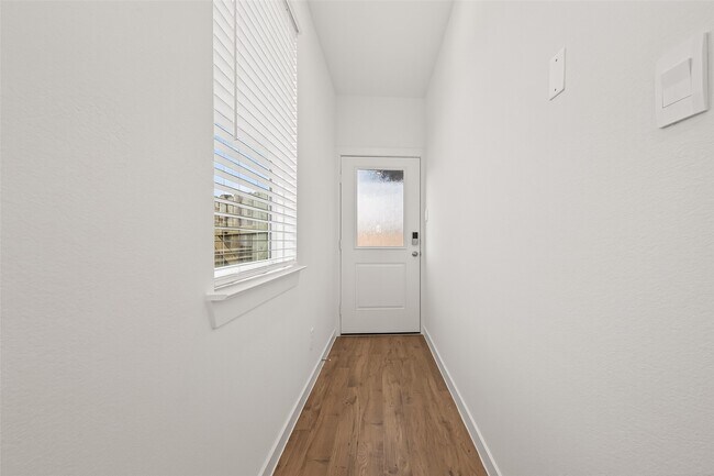 Foto del edificio - 3506 Blue Mockingbird St