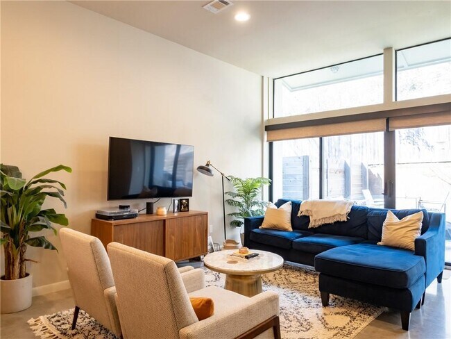 Foto del edificio - 3420 Charlotte Rose Drive