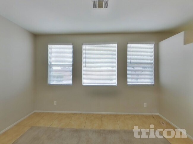 Foto del edificio - 2911 Extravagant Ave