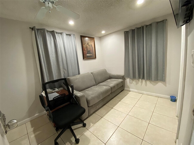 Building Photo - 9600 NW 24th Ave