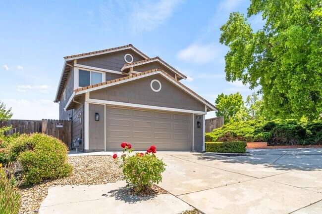 Building Photo - 2731 Mayflower Dr