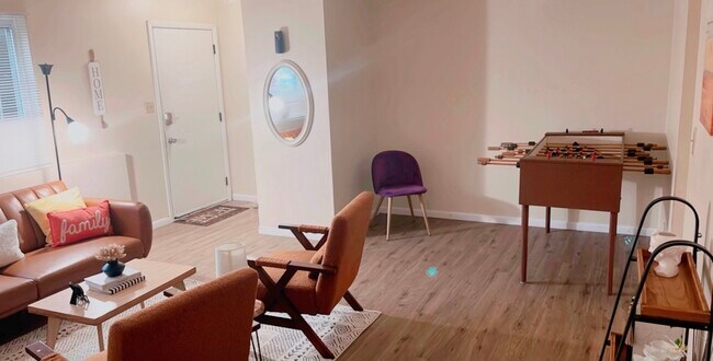 Foto del edificio - 2104 Elm Ln