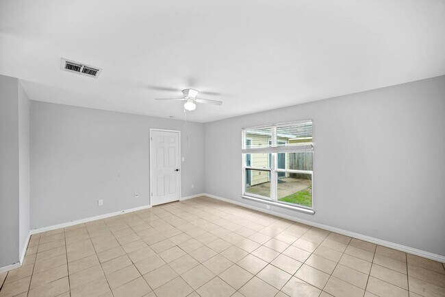 Foto del edificio - 6214 Gladewell Dr