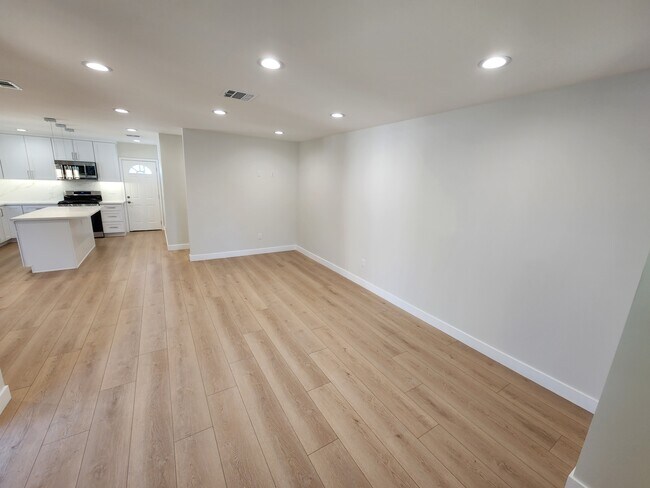 Building Photo - 6556 Saint Clair Ave