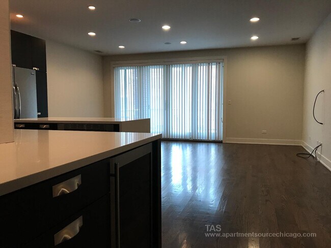 Foto del edificio - 2127 W Division St