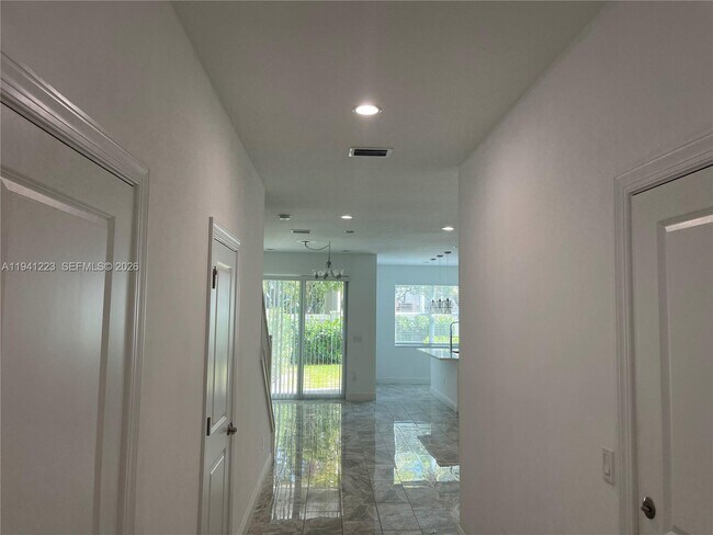 Building Photo - 592 Parsons Wy