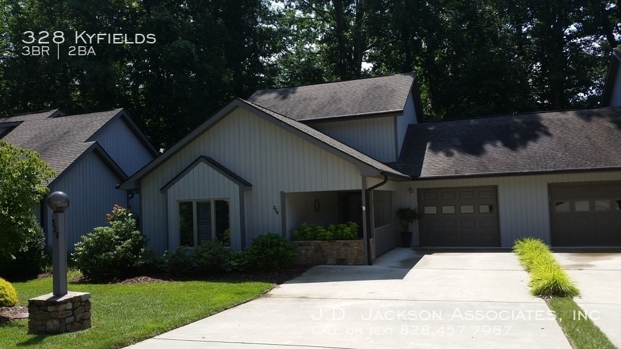 328 Kyfields, Weaverville, NC 28787 Townhome Rentals in Weaverville