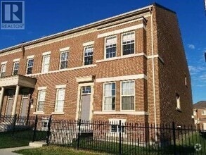 Building Photo - 10619 Woodbine Ave