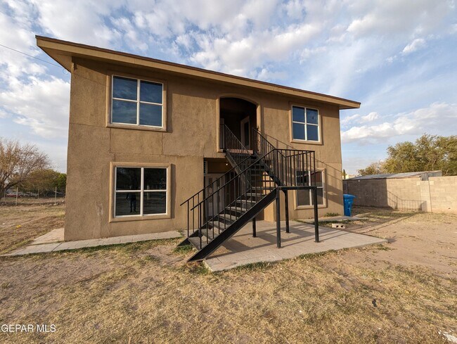 Building Photo - 1219 4 Wheel Dr