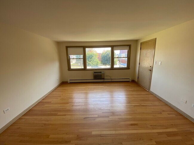 Foto del edificio - 6441 W Higgins Ave