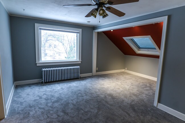 ¡Lleno de luz natural! - 2800 S 32nd Ave