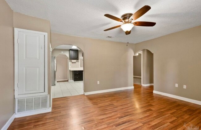 Building Photo - 9711 Latham St