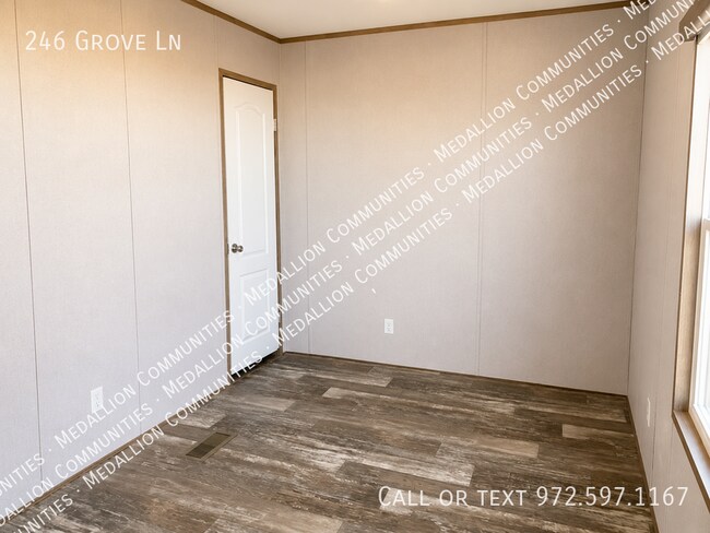 Building Photo - 246 Grove Ln